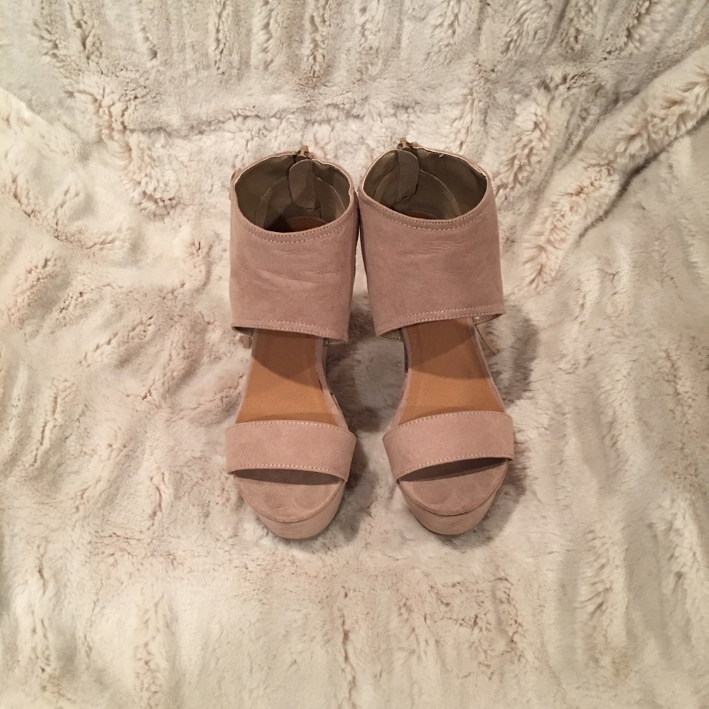 Qupid Tan Wedges